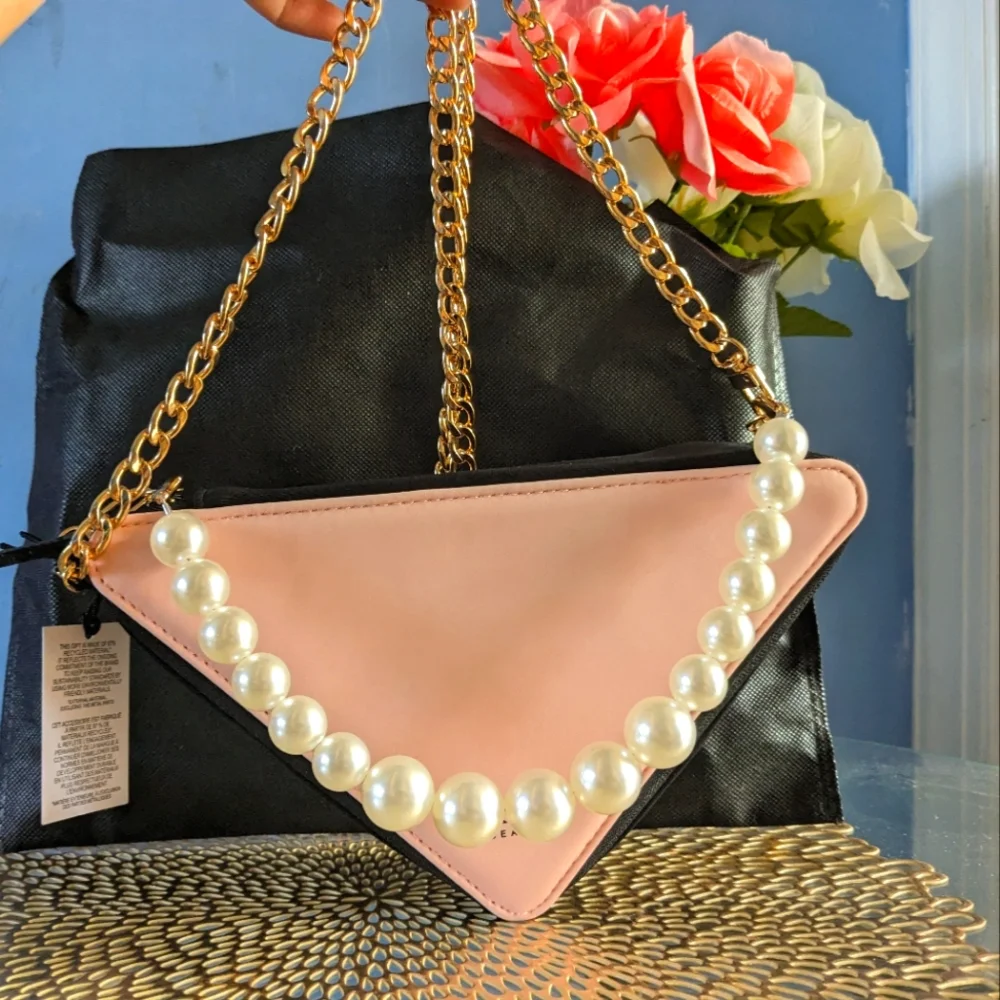 Prada - Picture 6 of 10
